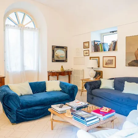 Aurora Caprese Villa *