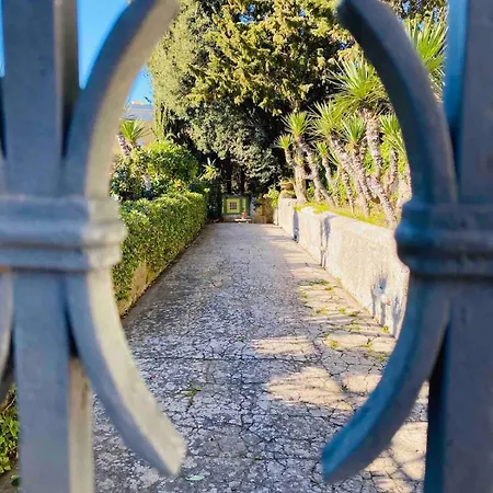 Aurora Caprese Villa *