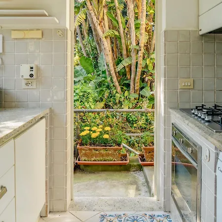 Willa Aurora Caprese