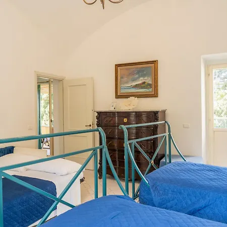 Willa Aurora Caprese